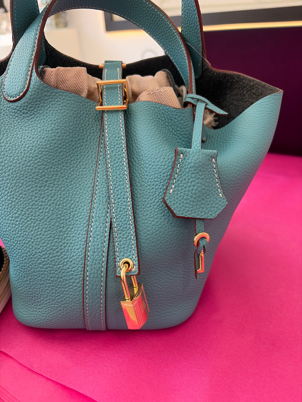INZI SMALL BUCKET LEATHER BAG