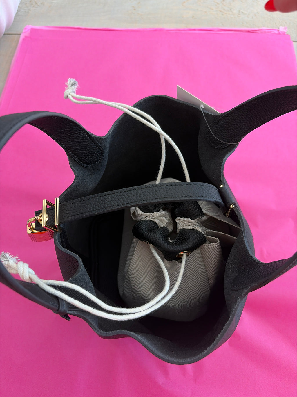 INZI SMALL BUCKET LEATHER BAG