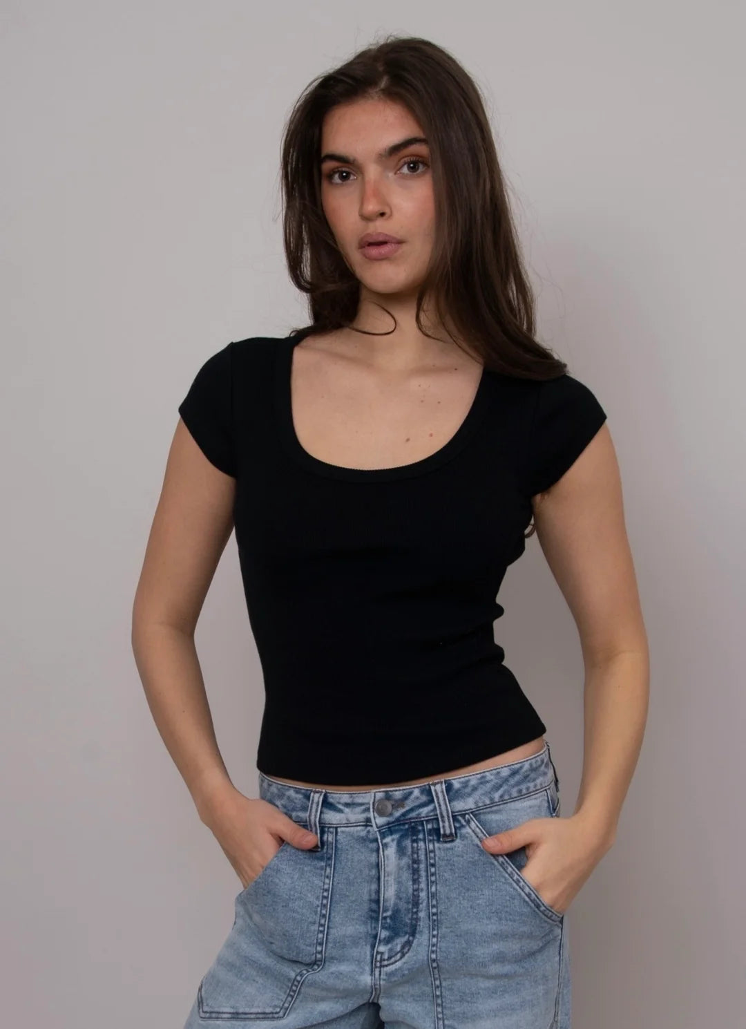 KENDRA SCOOP NECKSLEEVE TOP