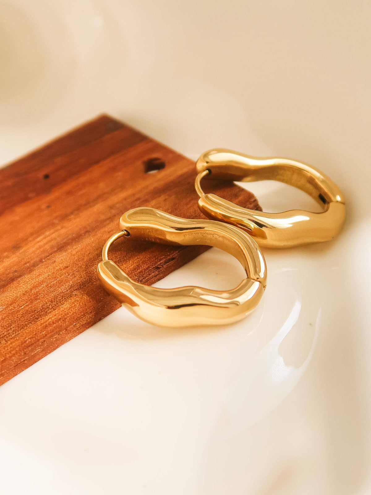 Darcy 18K Gold Non-Tarnish Oval Hoop