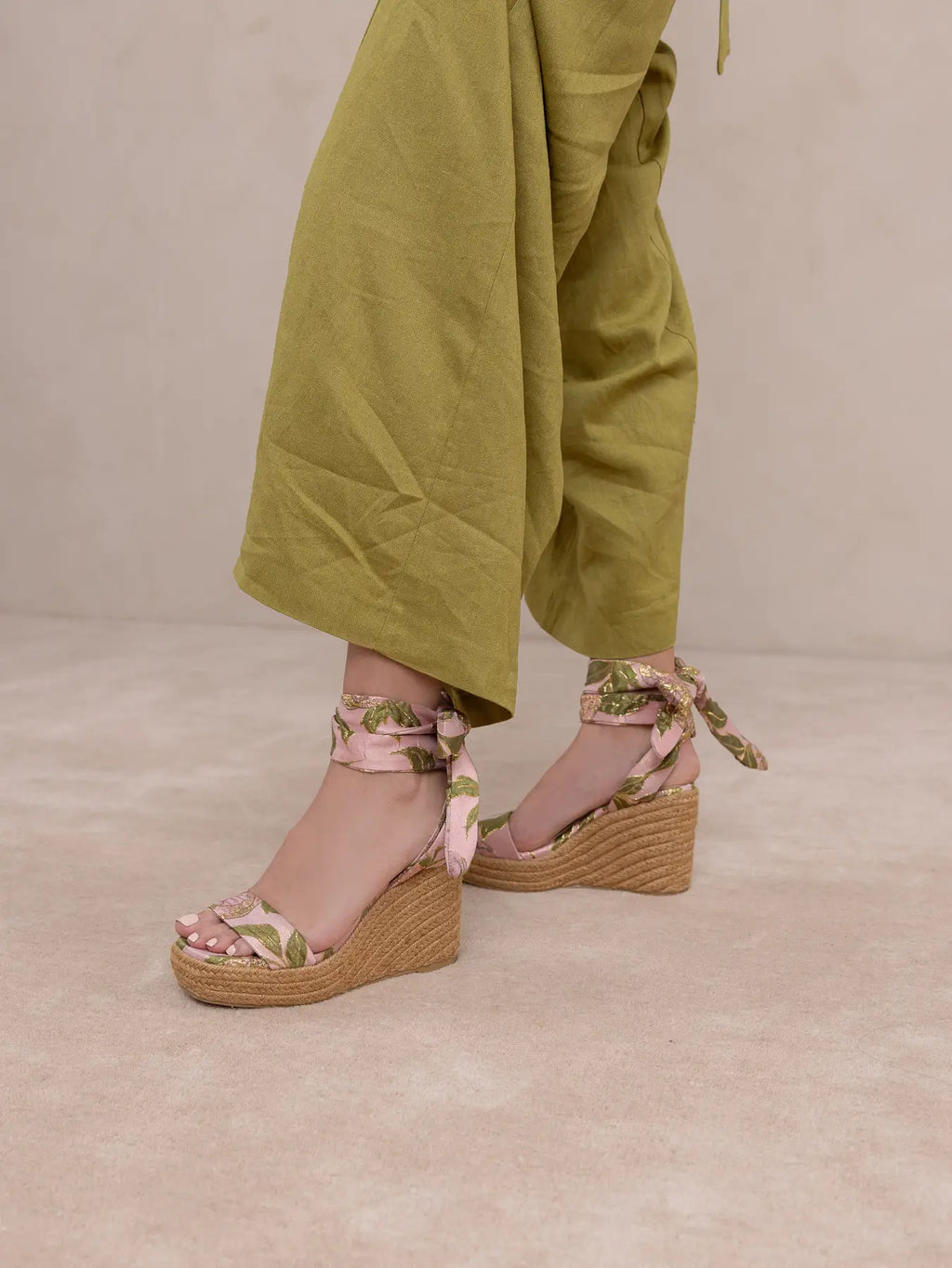 The Oceana | Rose Garden Gingham Wrap Wedge