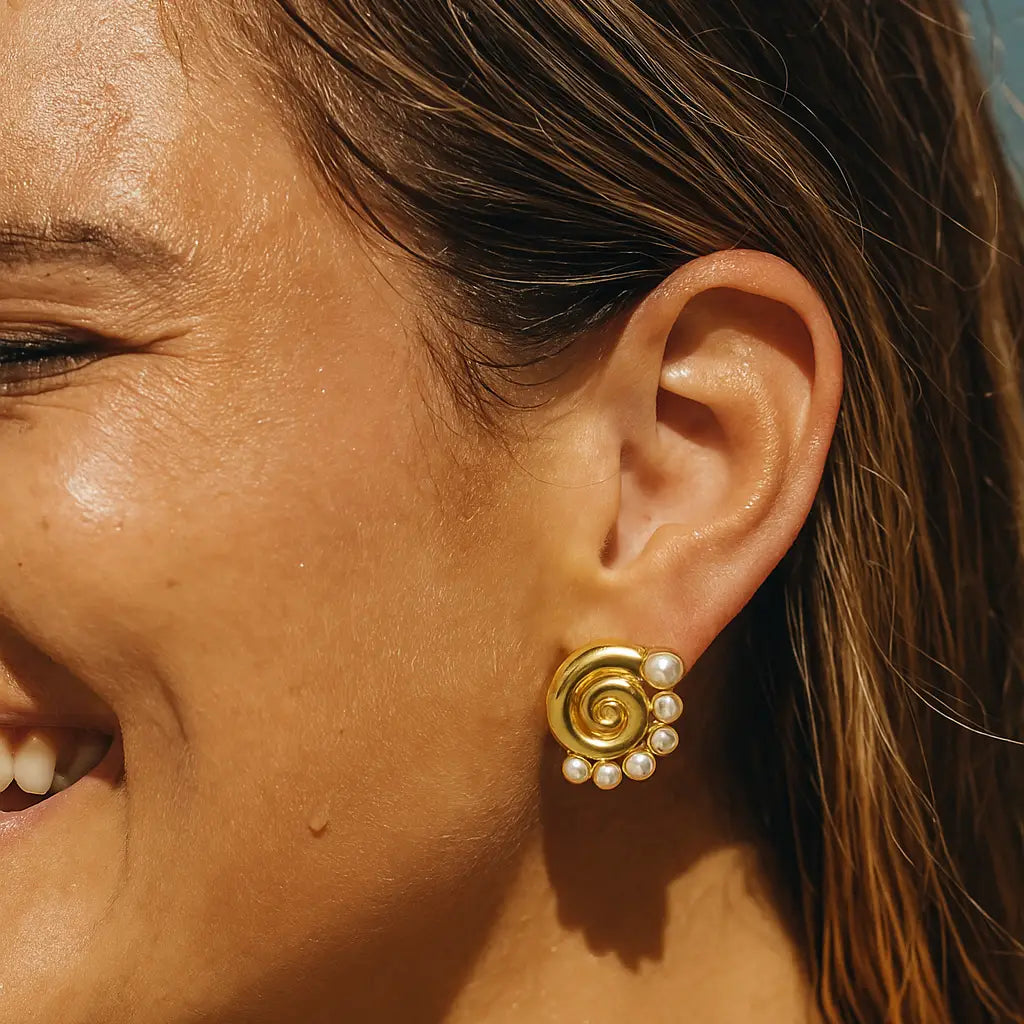 Mini Pearl Shell Earring